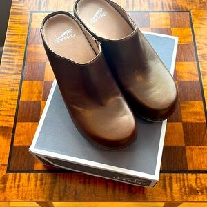 Dansko Abbie Bronze metallic calf. New